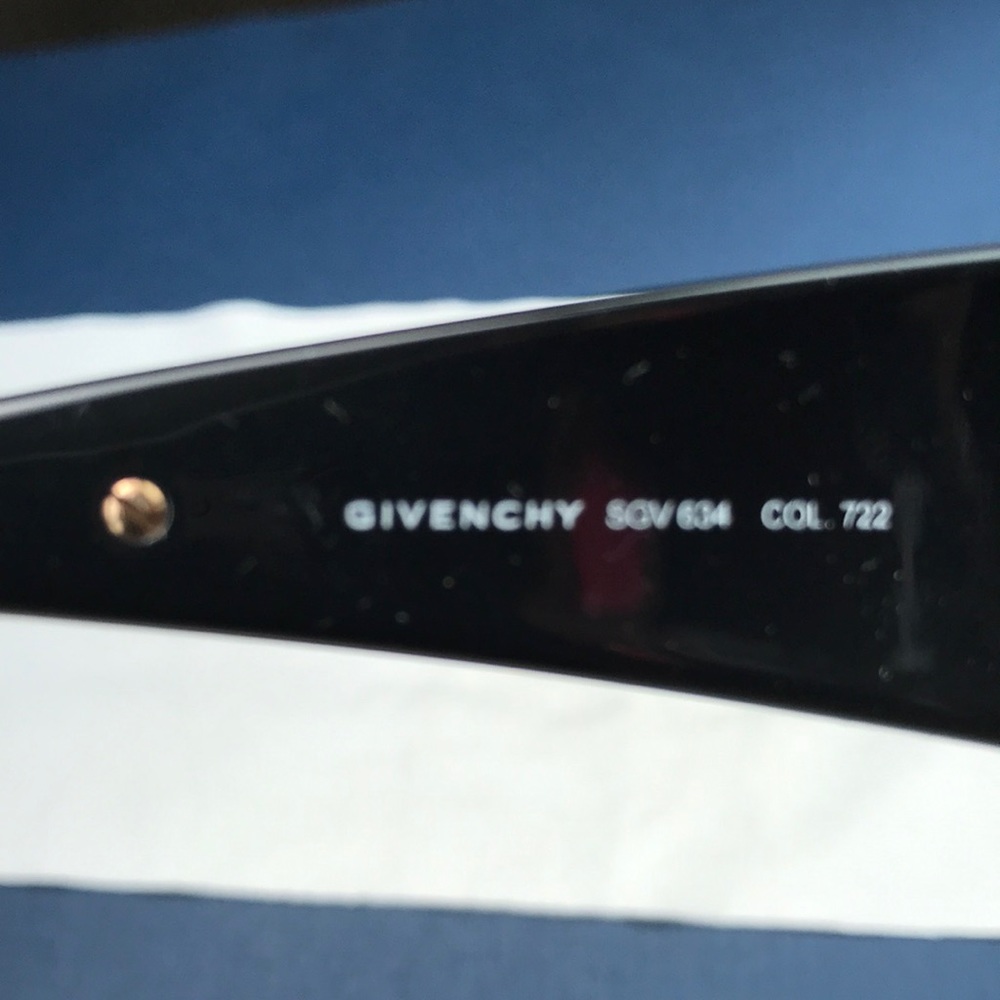 GIVENCHY  😎 - Picture 4 of 4
